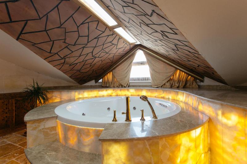 Hurrem Sultan Suite image 4