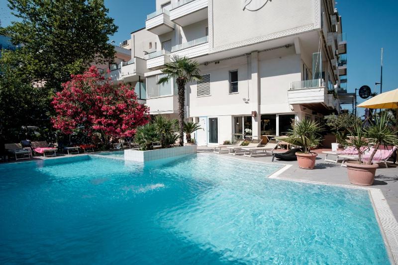 SI Rimini Hotel - image 1