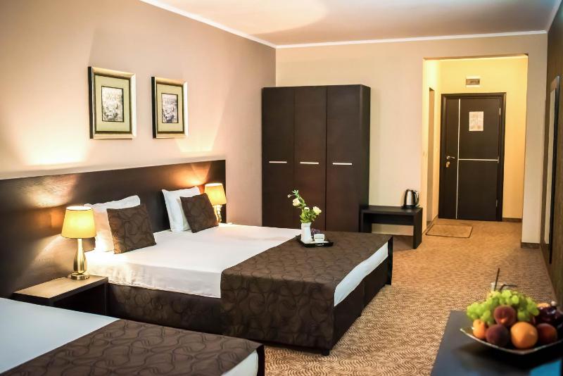 Triple Room with Balcony image 2