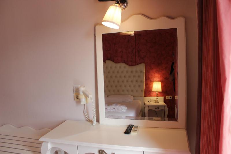 Deluxe Double or Twin Room with Sea View image 2