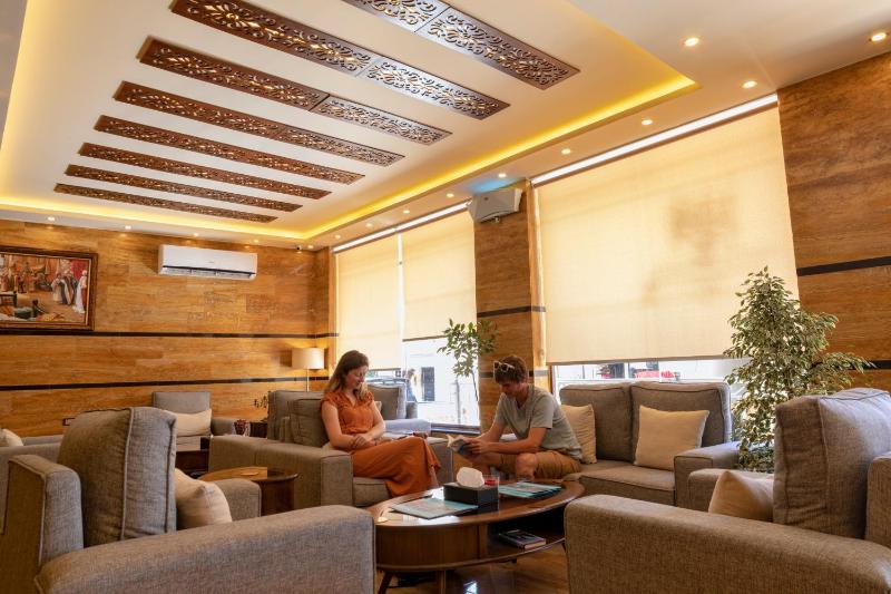 Town Season Hotel - image 3