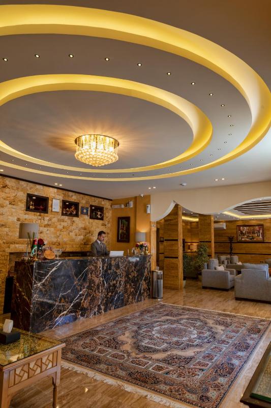 Town Season Hotel - image 8