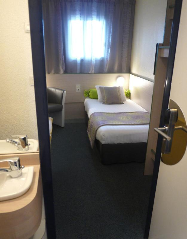Standard Single Room image 3