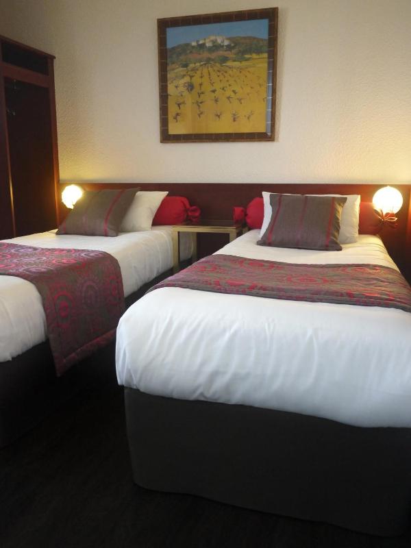 Standard Twin Room image 1