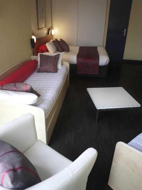 Triple Room with One Double Bed and One Single Bed image 4