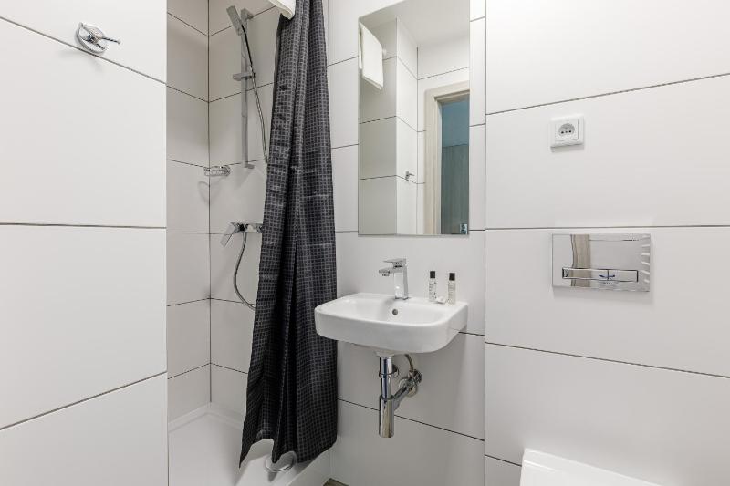 Apartment (5 Adults) image 4