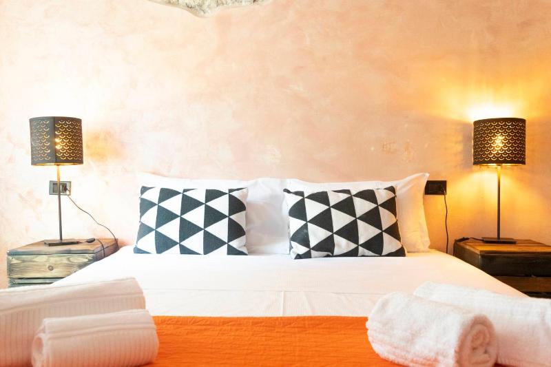 One-Bedroom Apartment with Balcony - Historical Building image 4