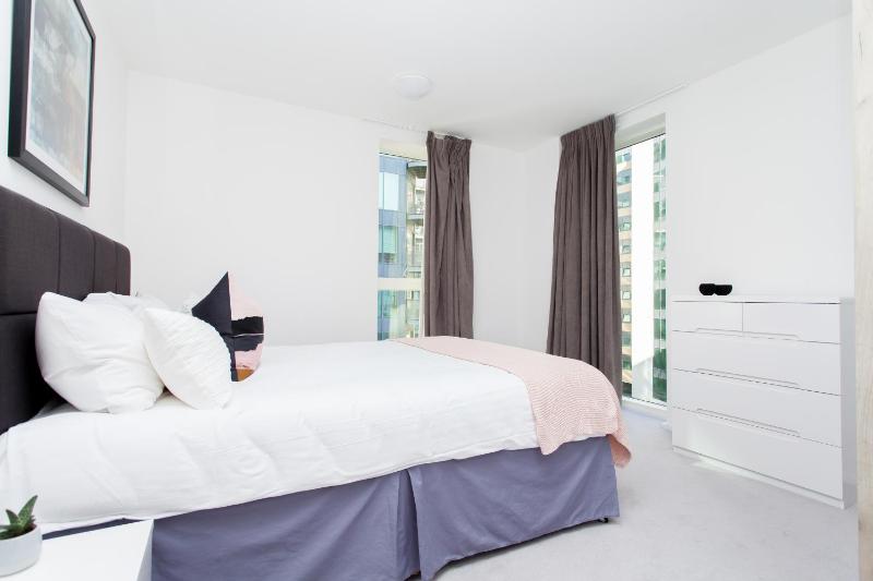 One-Bedroom Apartment image 4