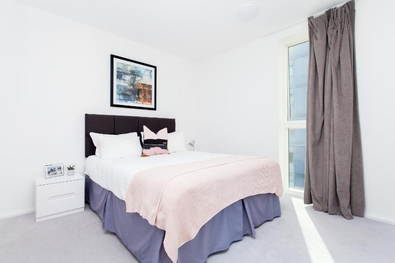 One-Bedroom Apartment image 3