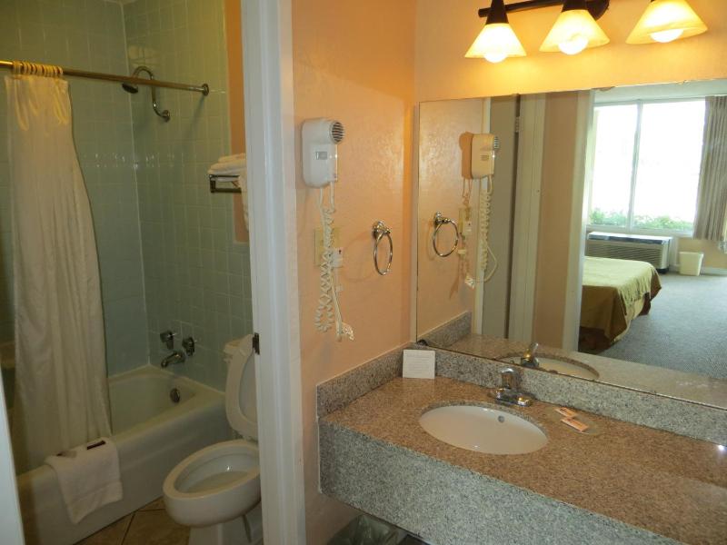 Double Room with Two Double Beds - Non-Smoking image 4