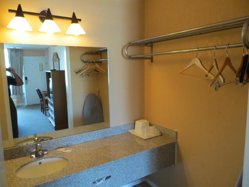 King Room - Non-Smoking image 3