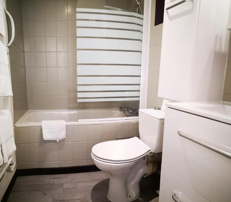 Small Double Room image 3