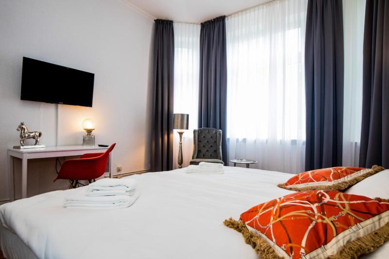 Double Room image 4