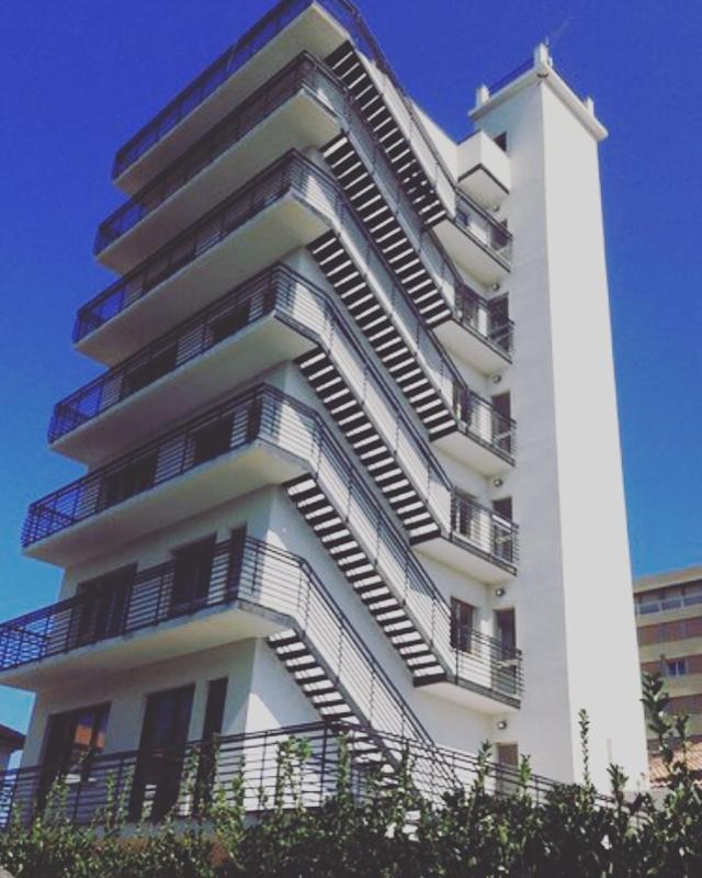 Apartment with Sea View - Separate Building image 4