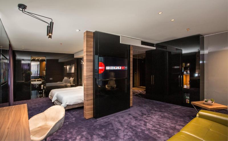 Executive Suite image 2