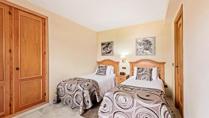 Classic One-Bedroom Apartment with Terrace image 3