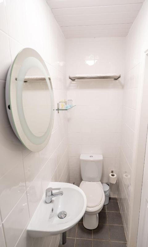 Double Room image 3