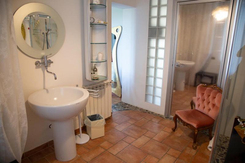 King Room with Balcony image 4