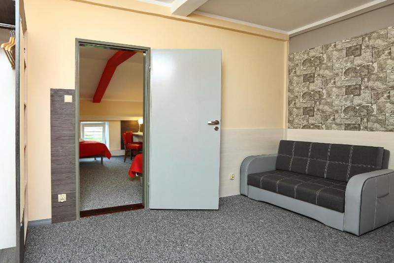 Quadruple Room with Bathroom image 1