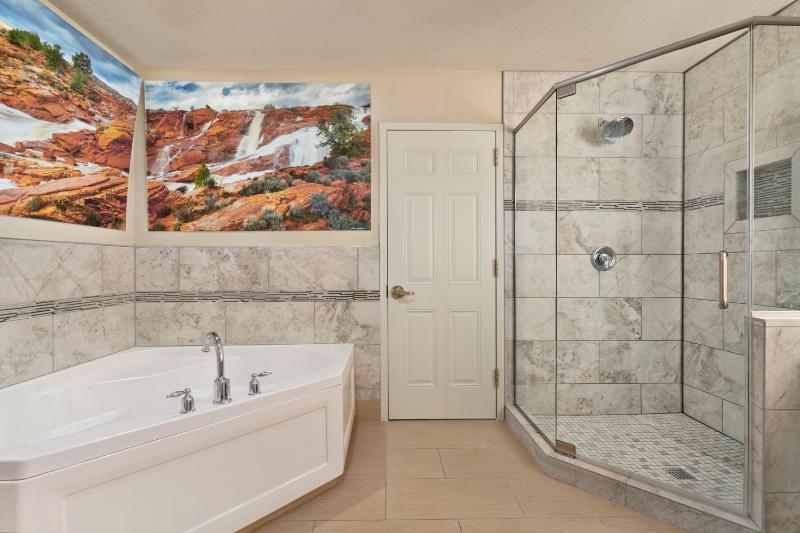 One-Bedroom King Suite - Non-Smoking image 2
