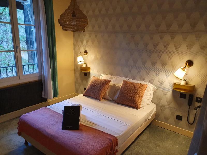 Deluxe Double Room image 2