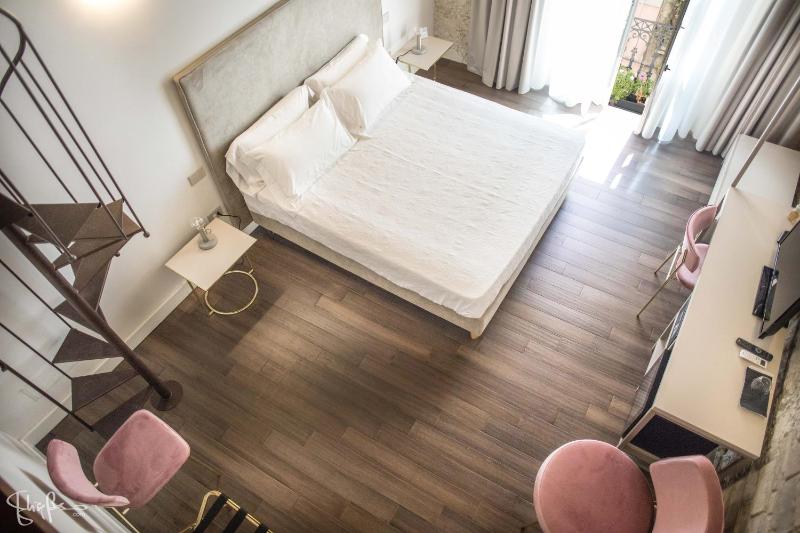 Deluxe Triple Room image 2
