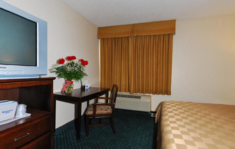 Queen Room - Disability Access image 3