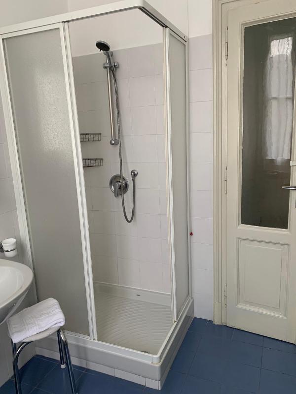 Double or Twin Room with Lake View image 4
