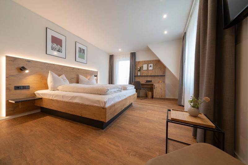 Double Room with Balcony image 1