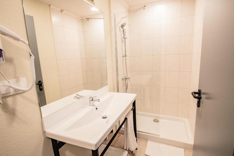 Single Room image 3
