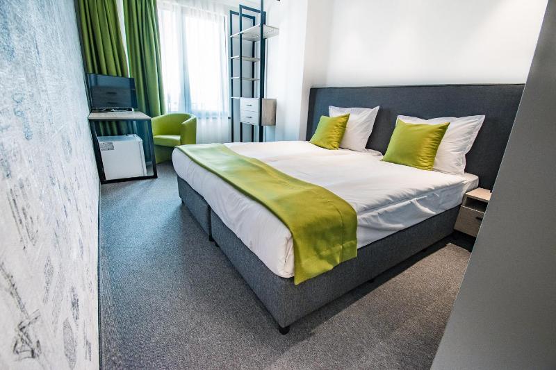 Double Room image 4