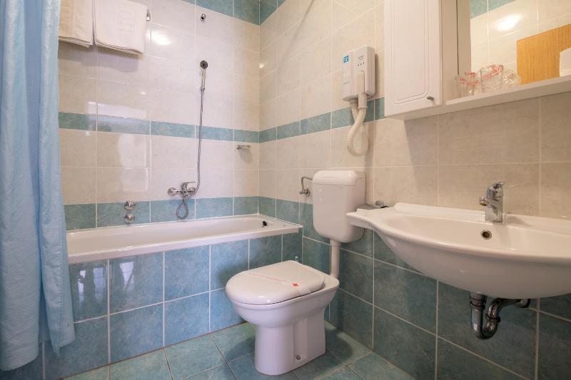 Suite with Sea View (4 Adults) image 2
