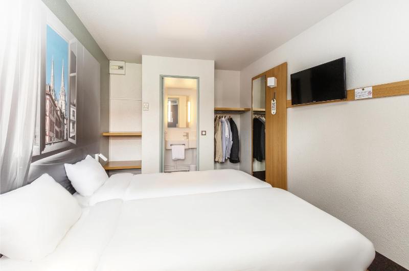 Twin Room image 1