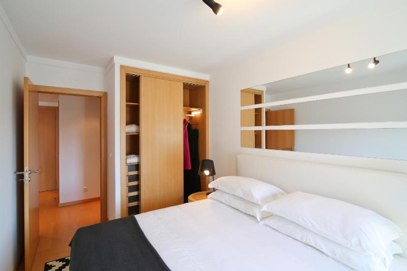 One-Bedroom Apartment with City View image 3