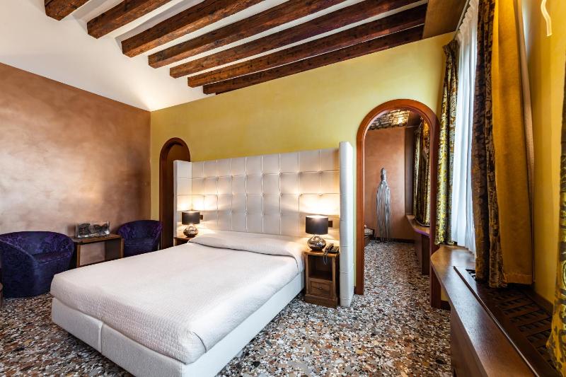 Suite with Grand Canal View image 2