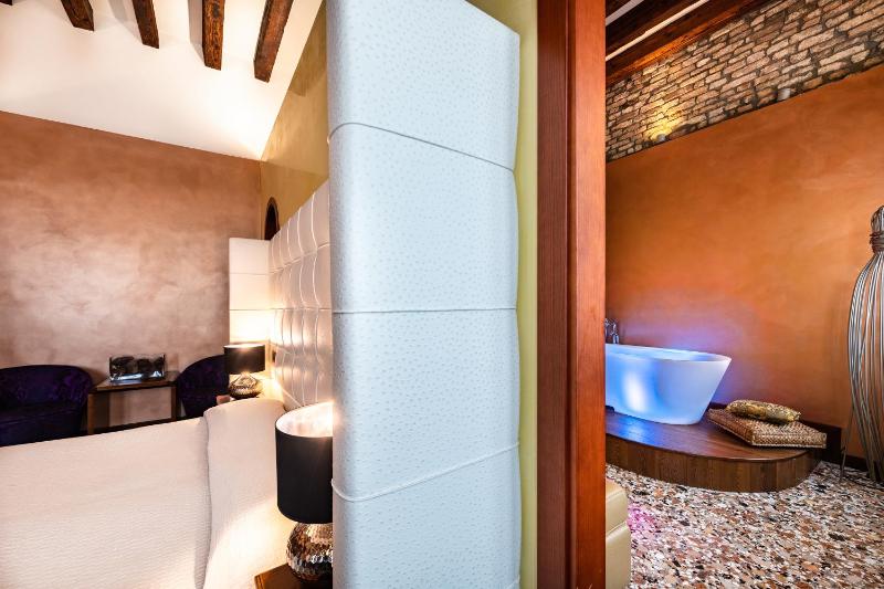 Suite with Grand Canal View image 3