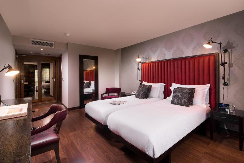 Twin Room image 3