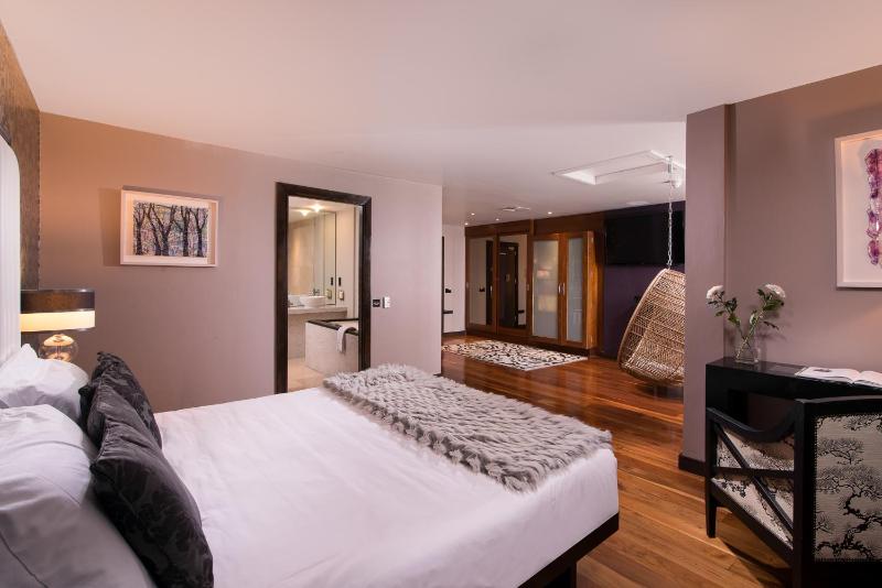 Superior Suite image 2