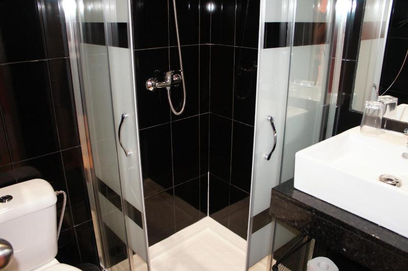 Double Room with Garden View image 4