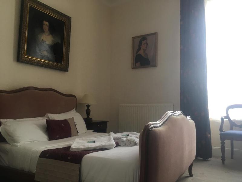 Standard Double Room image 3
