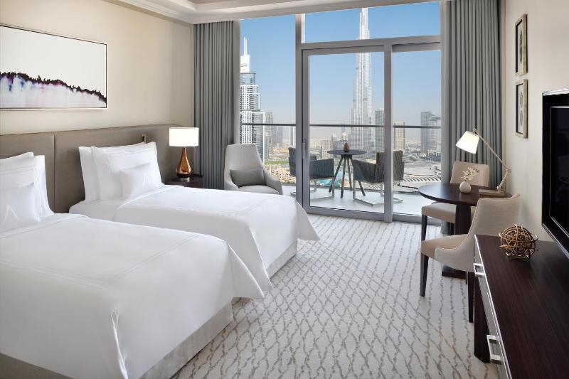 Deluxe Fountain View Room image 2