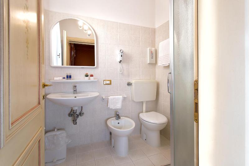 Triple Room image 3