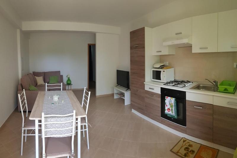 One-Bedroom Apartment image 4