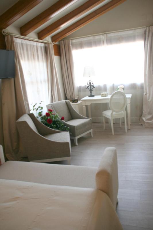 Standard Double Room image 4