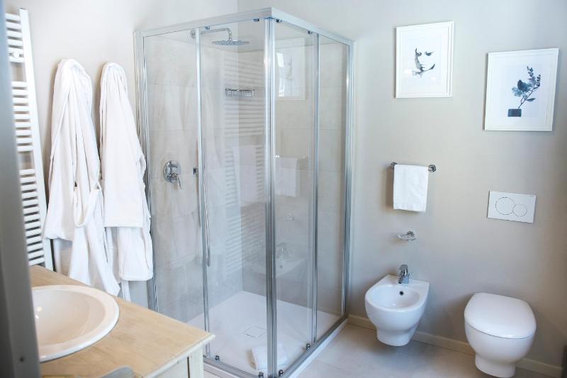 Double or Twin Room with Private Bathroom image 4