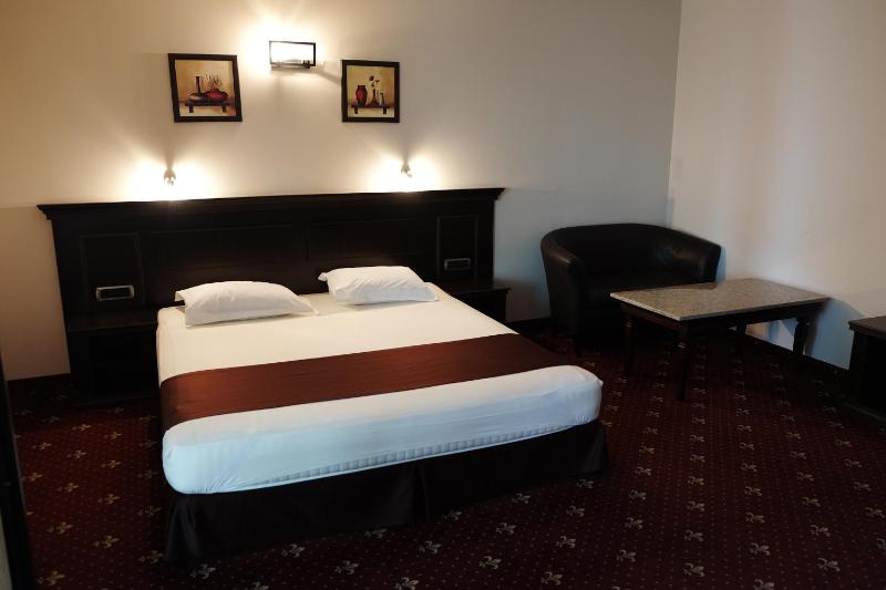 Three-Bedroom Apartment image 3