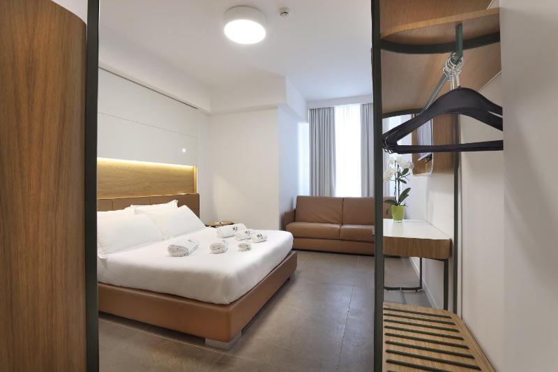 Standard Double Room groundfloor image 4