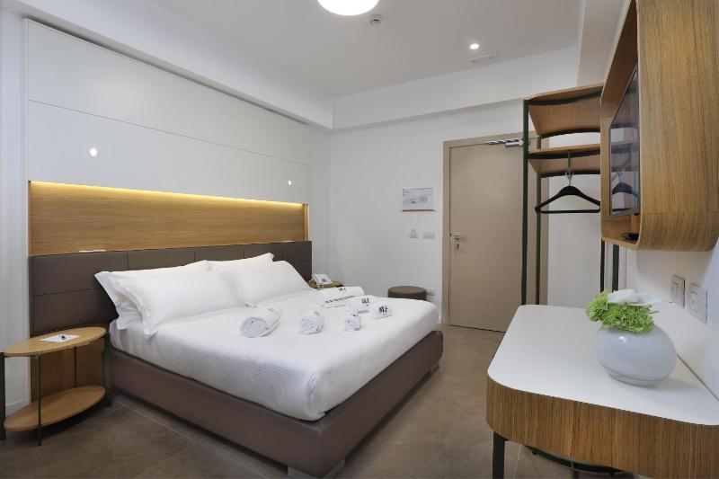 Standard Double Room groundfloor image 3