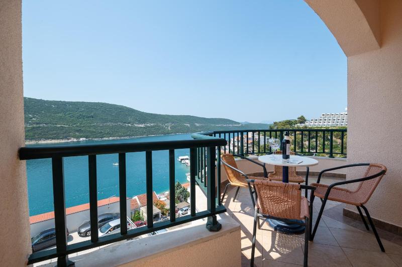 Suite with Sea View (4 Adults) image 3