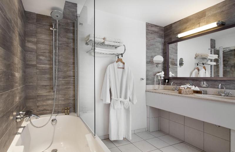 Superior Double Room image 3